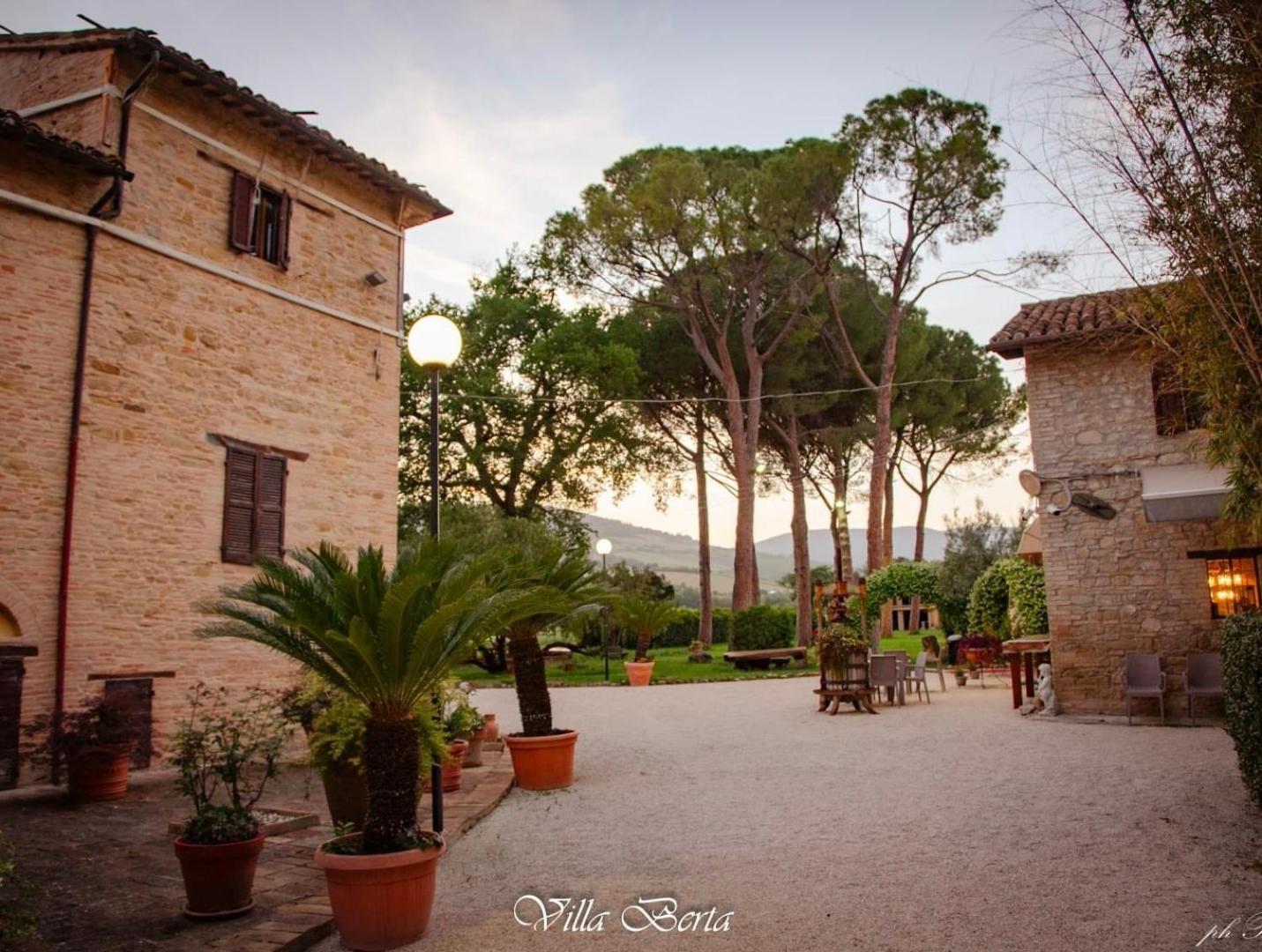 Resort Restaurant Villa Berta San Severino Marche Buitenkant foto