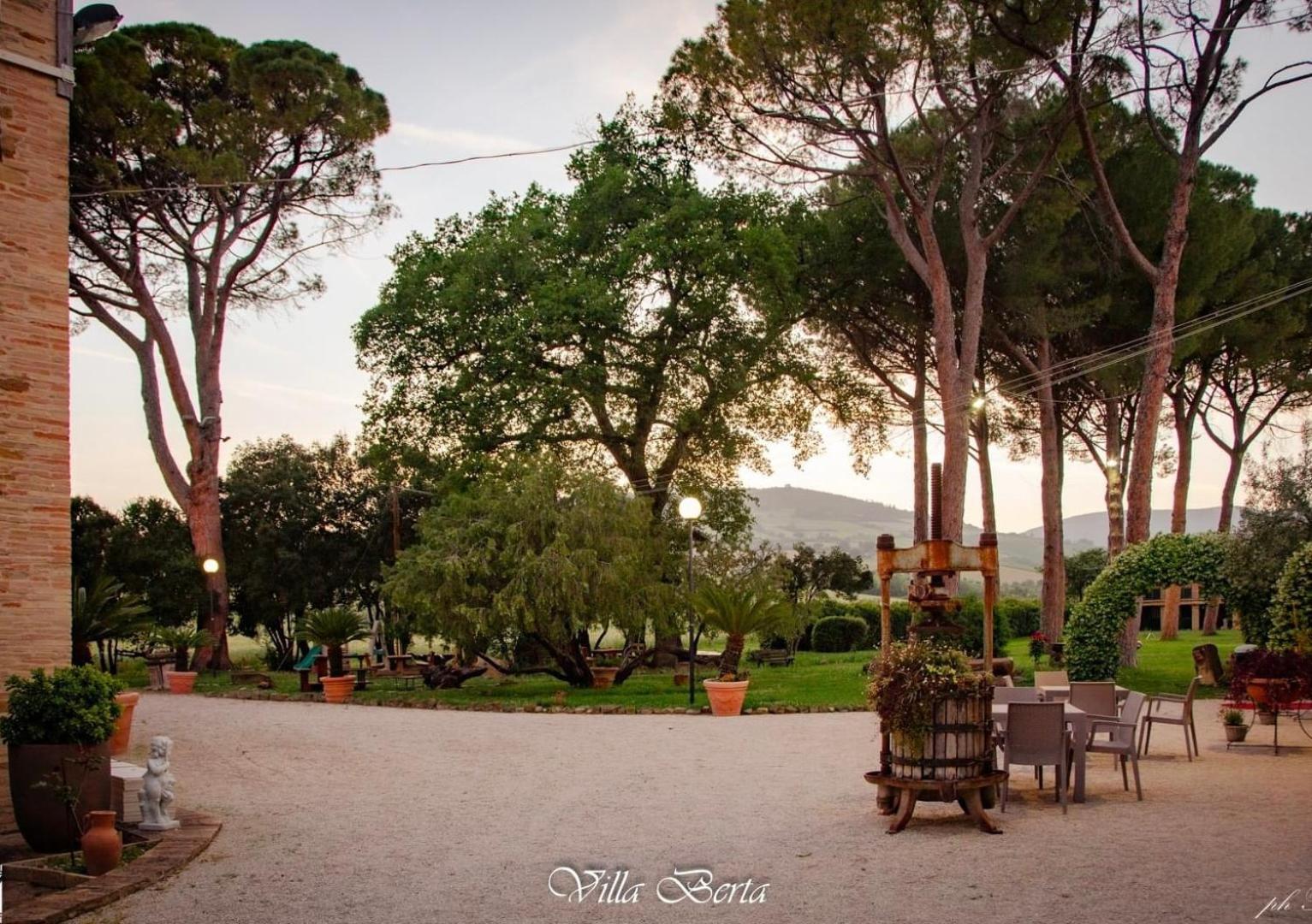 Resort Restaurant Villa Berta San Severino Marche Buitenkant foto